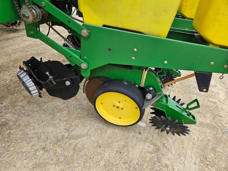 john-deere-7200-image-40