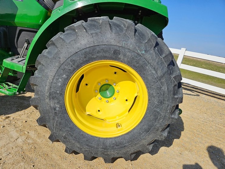 john-deere-4052m-image-41
