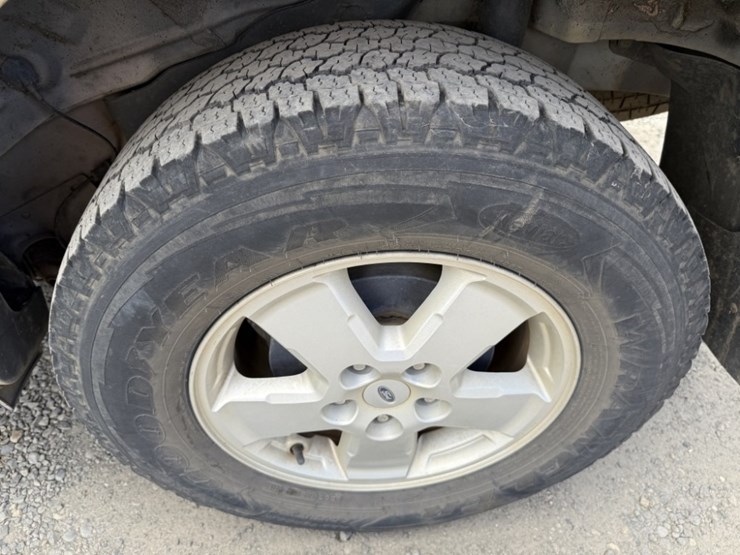 2009-ford-escape-image-17