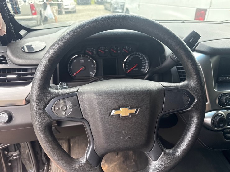 2017-chevrolet-tahoe-image-34