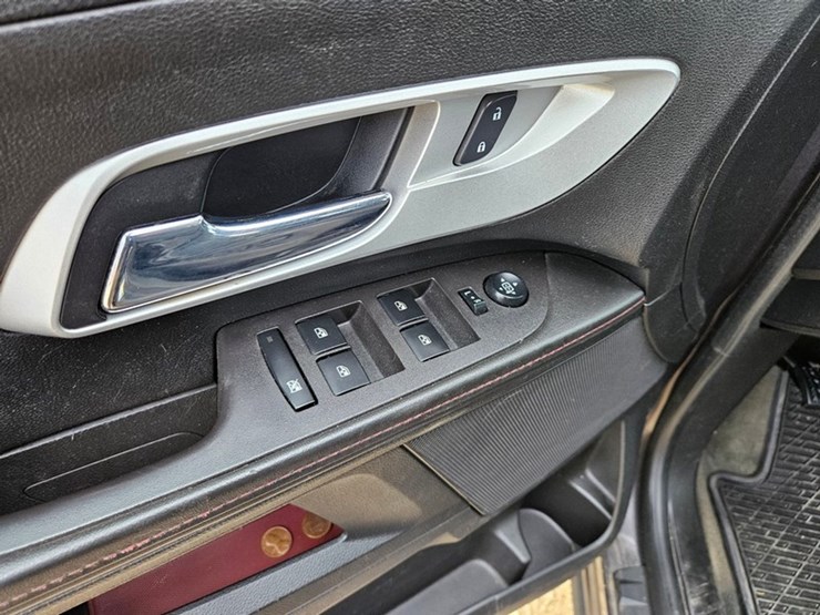 2014-chevrolet-equinox-lt-image-18