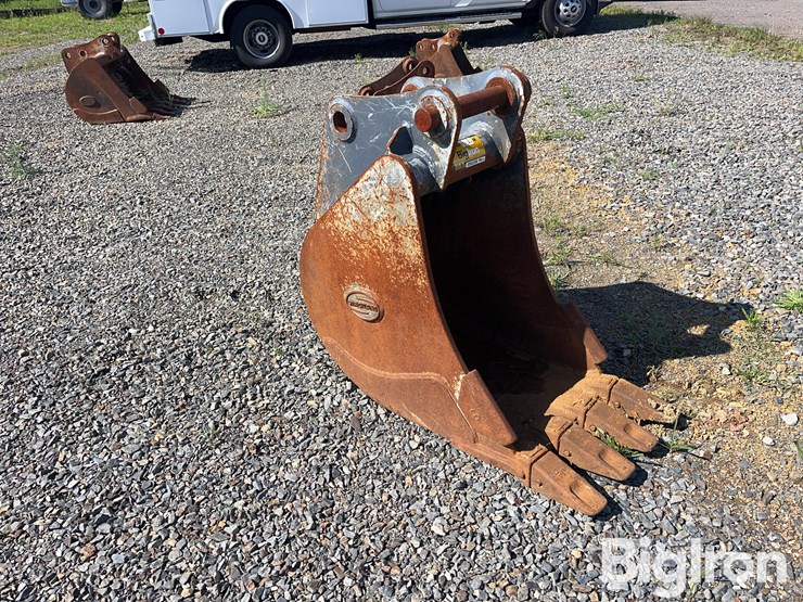 strickland-18"-mini-excavator-bucket-image-3