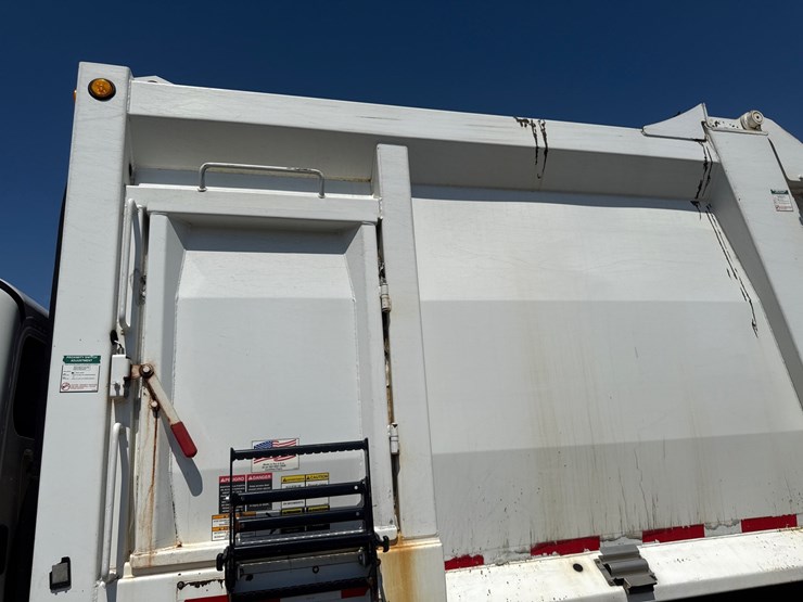 #9-•-2016-freightliner-heil-rear-load-garbage-truck-image-32