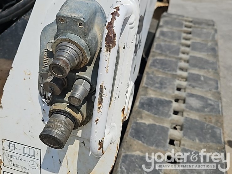 2021-bobcat-t870-image-16