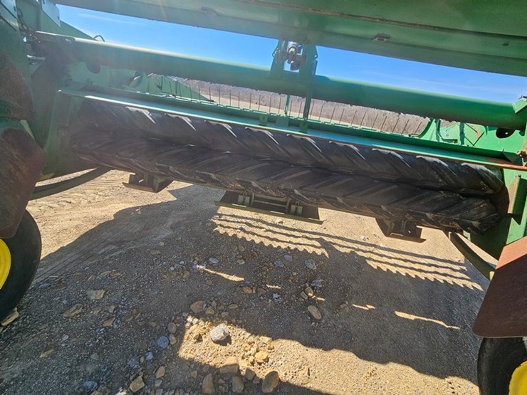 john-deere-820-image-23