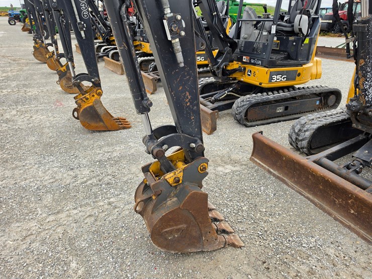 2020-deere-35g-image-2