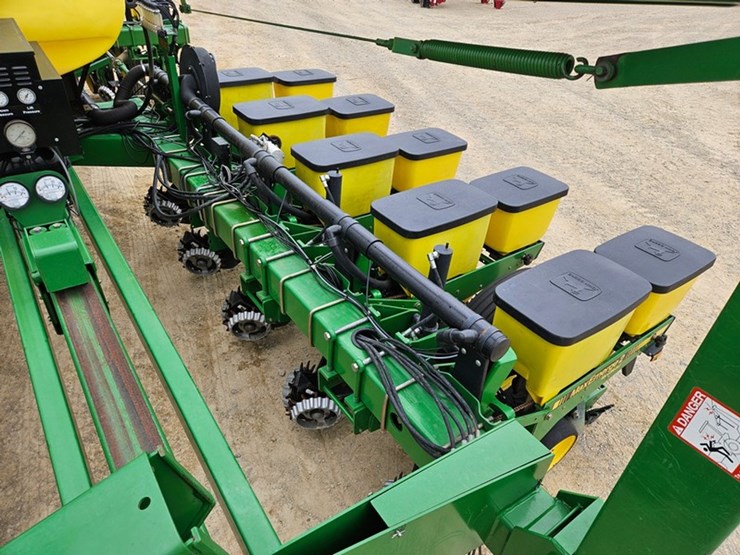 john-deere-7200-image-25