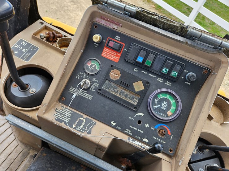 deere-410d-image-25