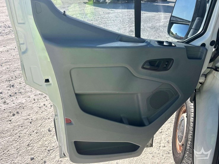 2016-ford-transit-image-14