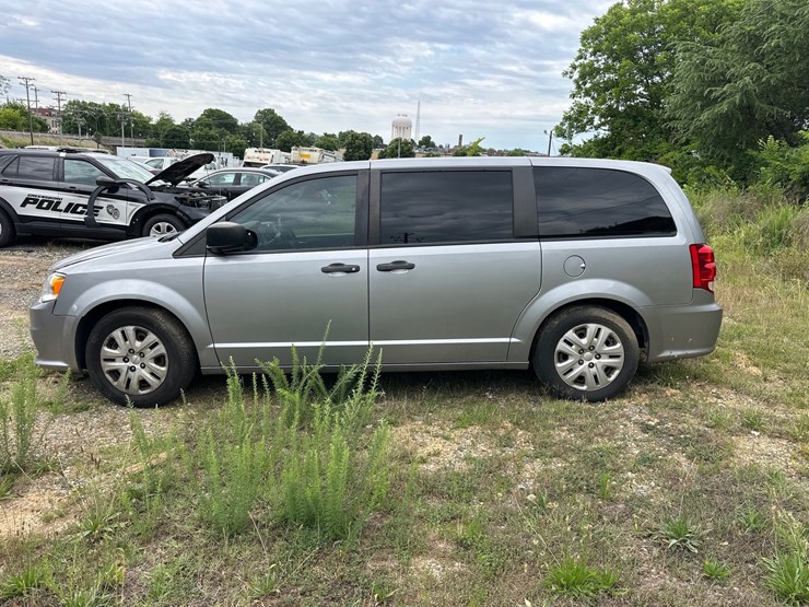 2013-dodge-grand-caravan-image-4