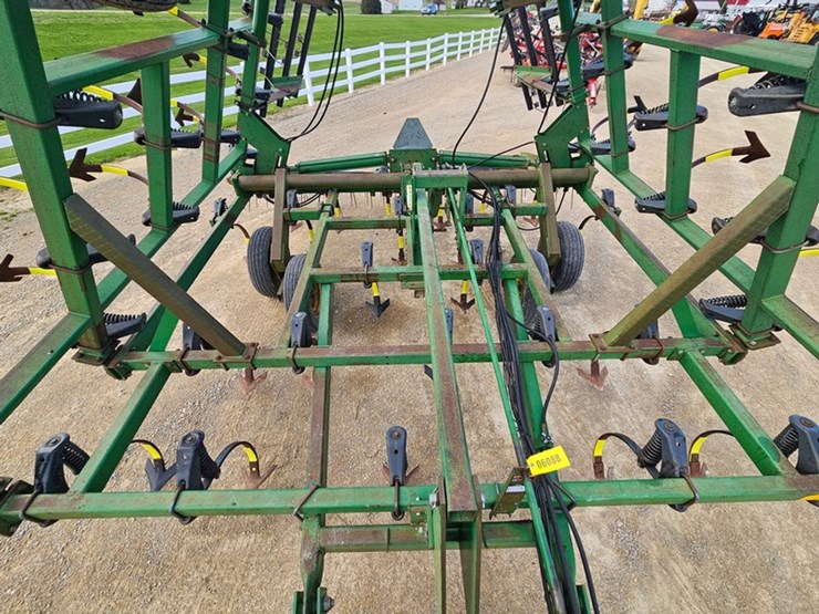 john-deere-28-image-36