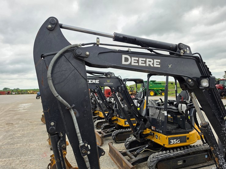 2020-deere-35g-image-3
