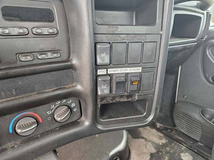 2003-gmc-5500-image-44