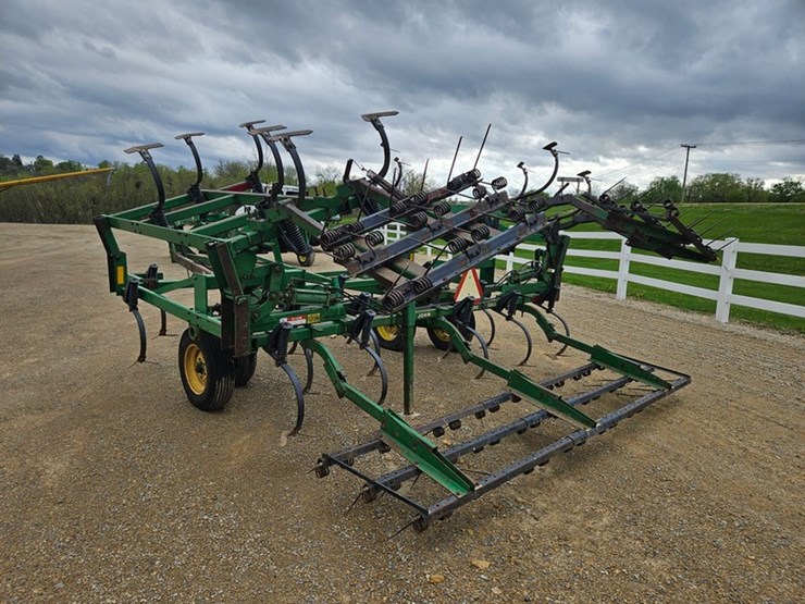john-deere-16-image-3