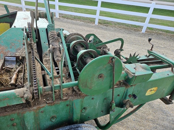 john-deere-24t-image-22