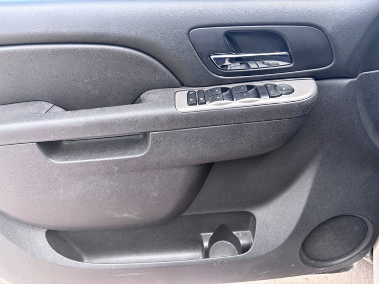 2014-chevrolet-tahoe-image-11
