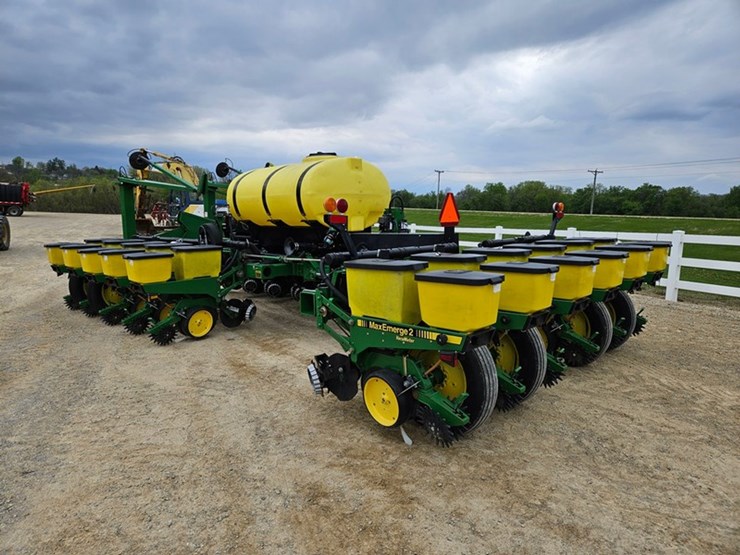 john-deere-7200-image-3