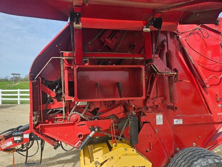 new-holland-br7090-image-19
