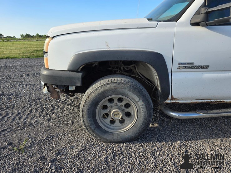 2006-chevrolet-silverado-2500-image-13