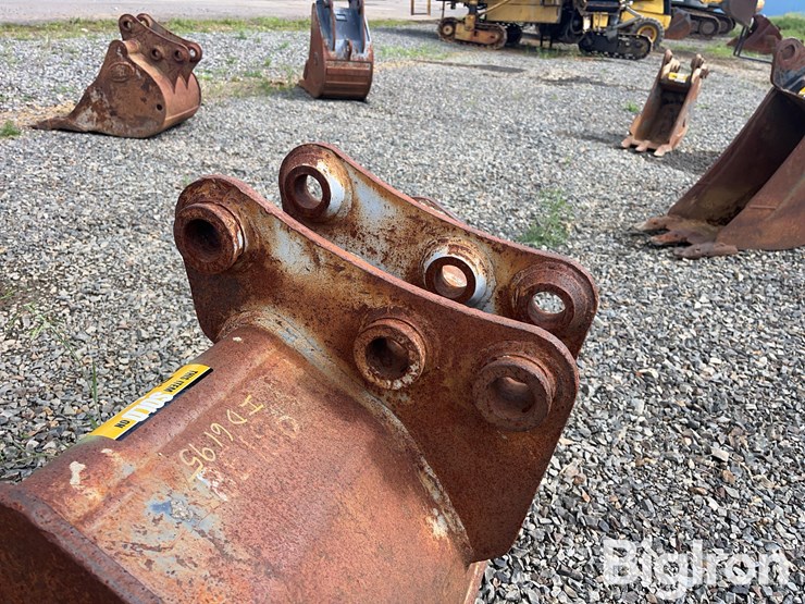 strickland-36"-backhoe-bucket-image-9