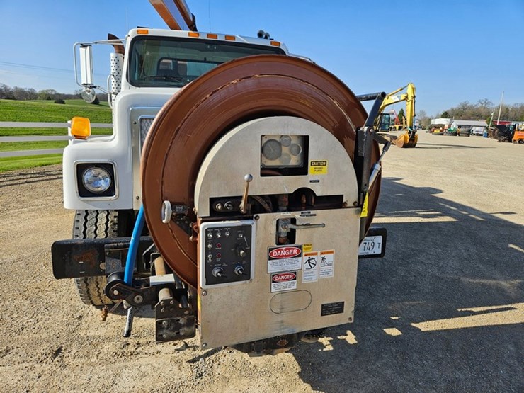 2001-vactor-2100-image-9