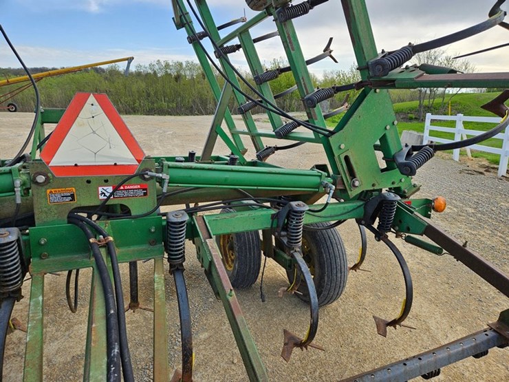 john-deere-28-image-18