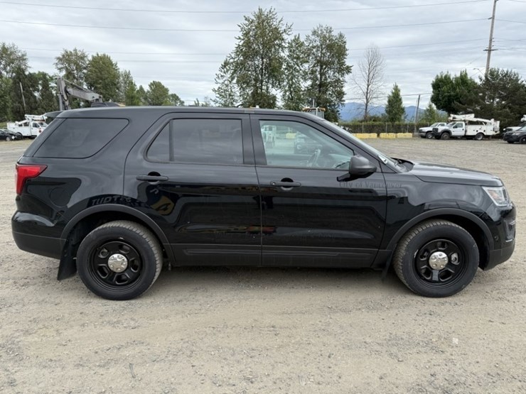 2017-ford-explorer-image-3