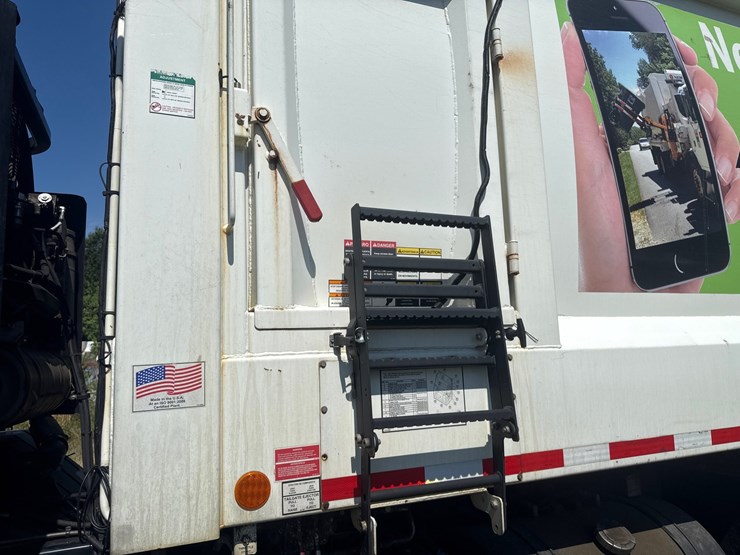 #8-•-2017-crane-carrier-heil-rear-load-garbage-truck-image-20