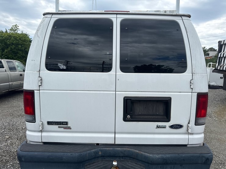 #24-•-2012-ford-van-image-16