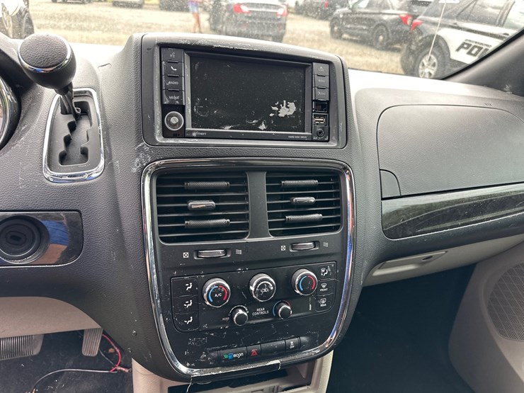 2013-dodge-grand-caravan-image-32