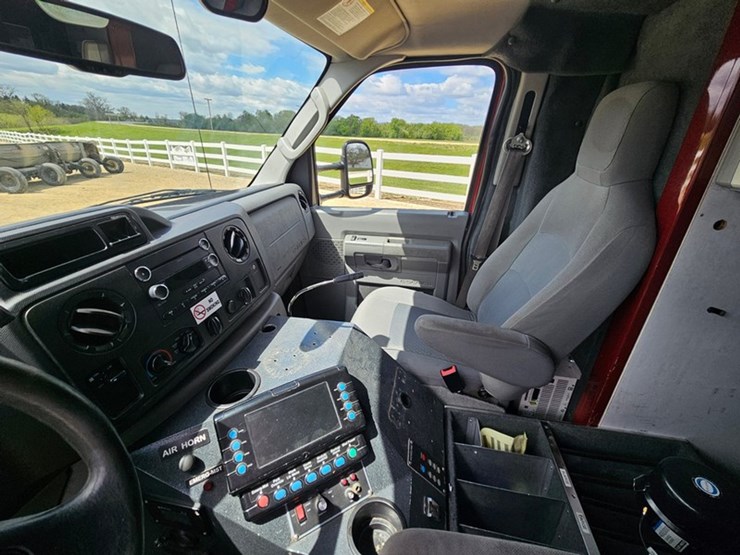 2016-ford-e450-image-81