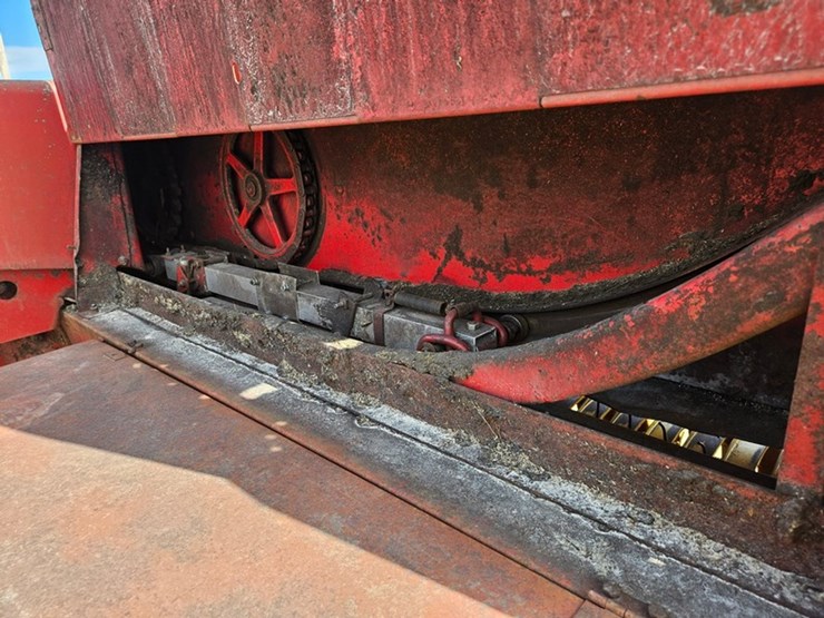 new-holland-276-image-15