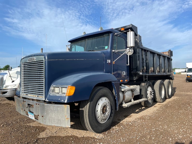 #1332-•-1990-freightliner-dump-truck-(has-mn-title)-image-1