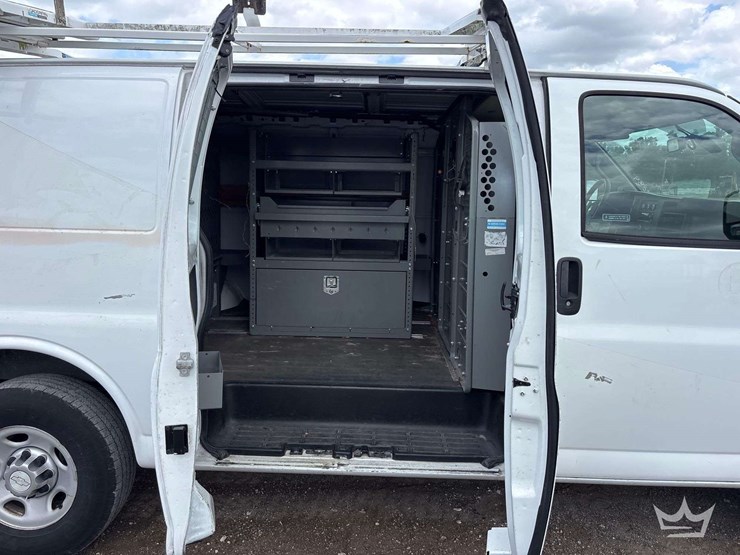 2017-chevrolet-express-2500-image-13