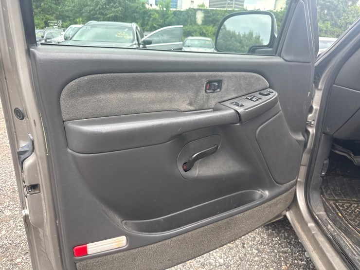 2003-chevrolet-1500-image-32