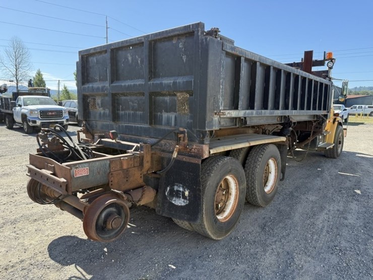 1994-freightliner-fl80-image-4