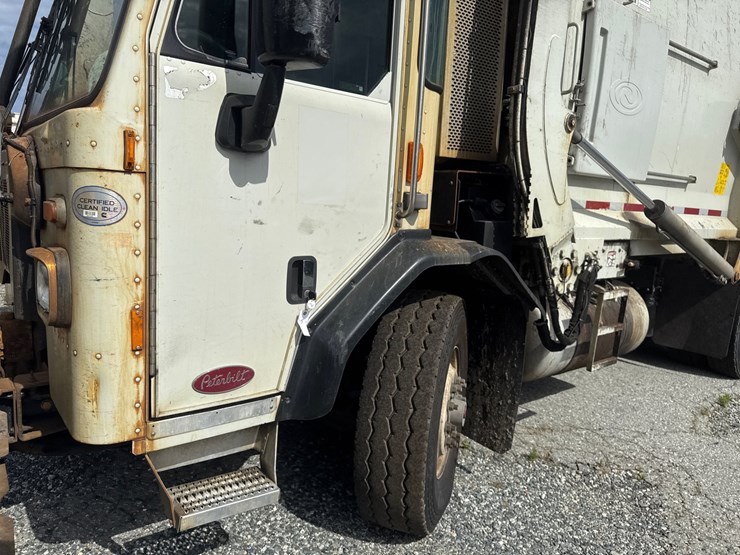 #5-•-2018-peterbilt-mammoth-front-loader-image-11