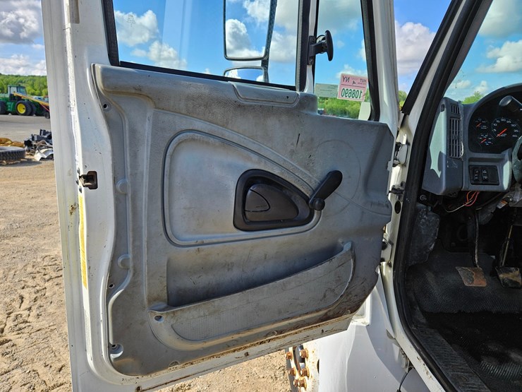 2004-international-durastar-4300-image-33