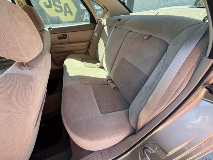 2005-ford-taurus-se-sedan-image-19