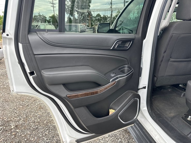 2018-chevrolet-tahoe-image-33
