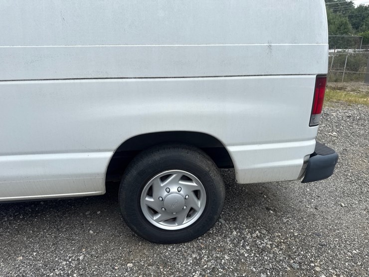 #24-•-2012-ford-van-image-14