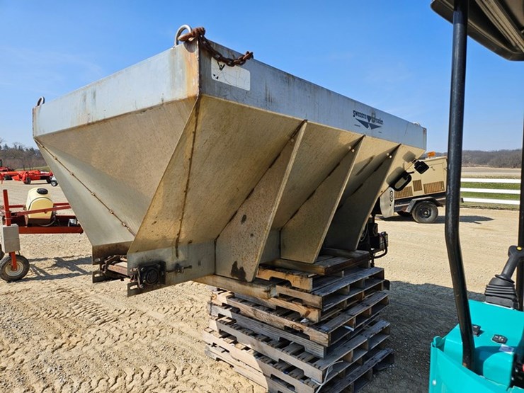#5205-•-swenson-9'-stainless-steel-salt-spreader-image-5