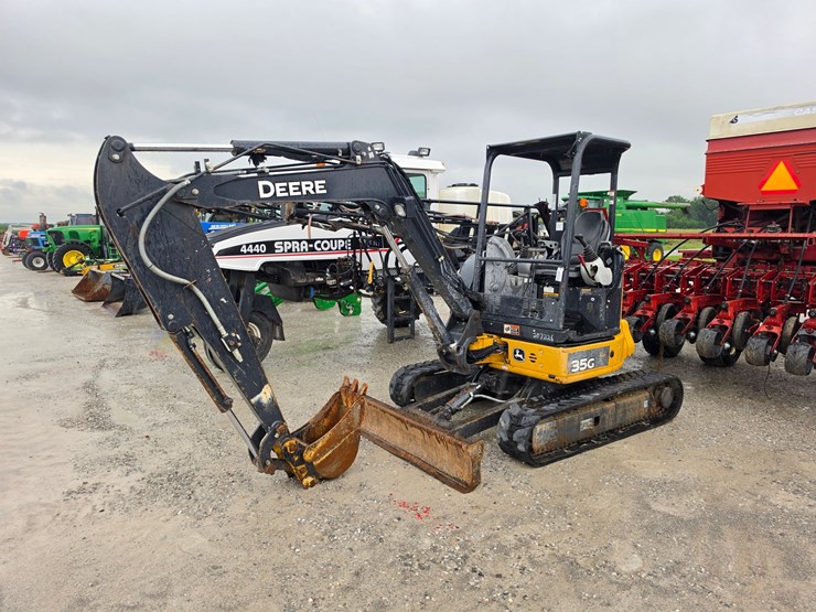 2020-deere-35g-image-1