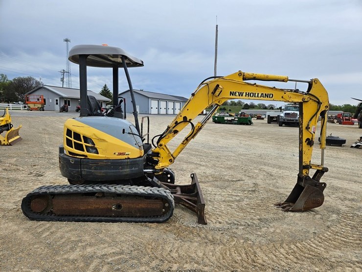 new-holland-e35sr-image-6