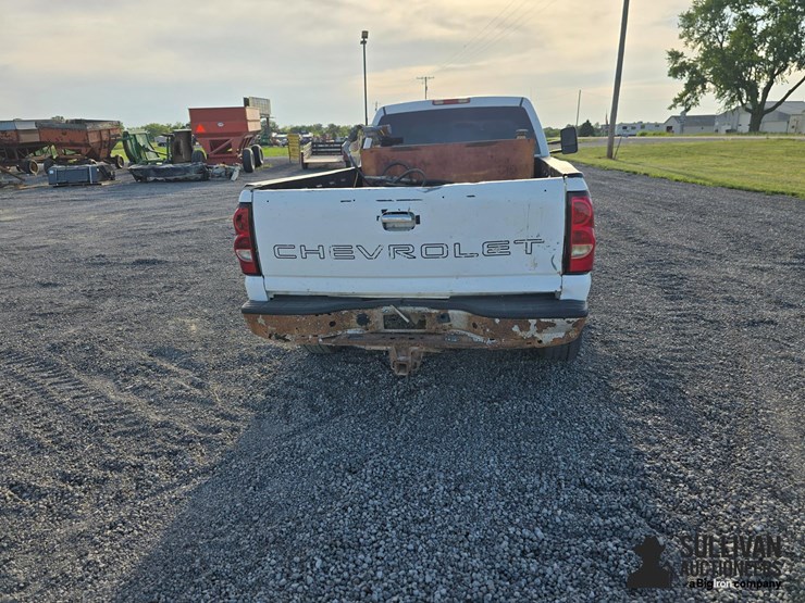 2006-chevrolet-silverado-2500-image-6