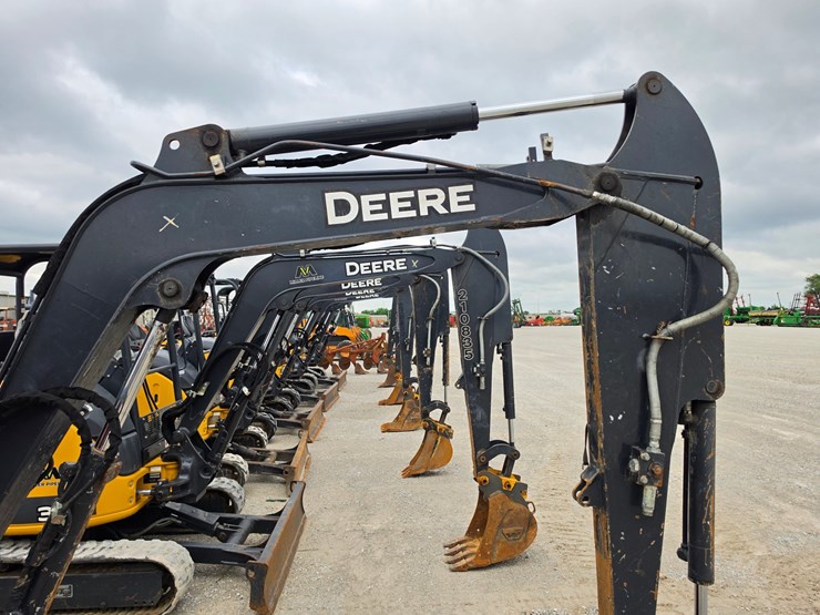 2020-deere-35g-image-21