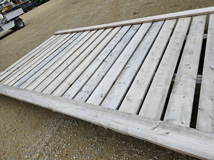 #5198-•-18'5"-shop-built-hay-rack-bed-image-11