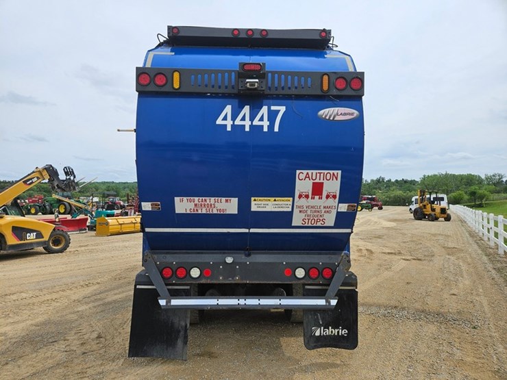 #5222-•-2015-peterbilt-garbage-truck-image-4