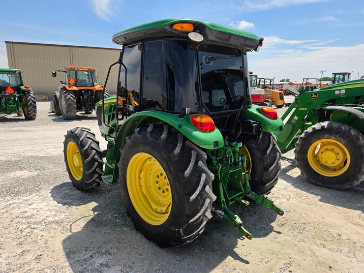 2023-john-deere-5067e-image-11
