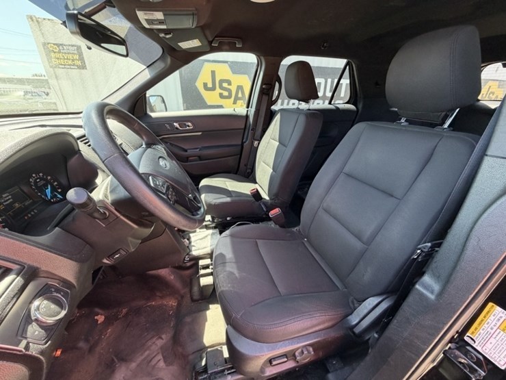 2018-ford-explorer-image-25